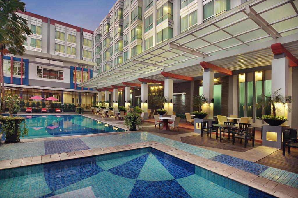 Mercure Pontianak City Center Exteriör bild