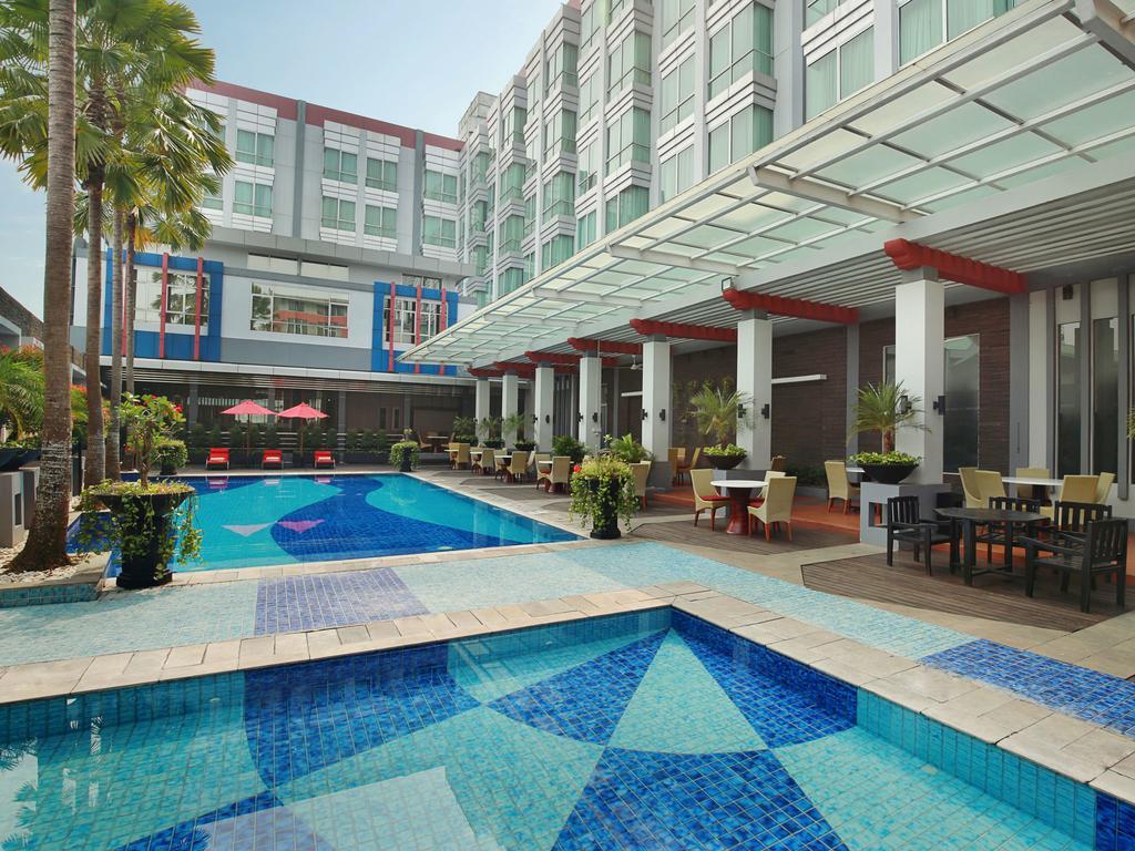 Mercure Pontianak City Center Exteriör bild