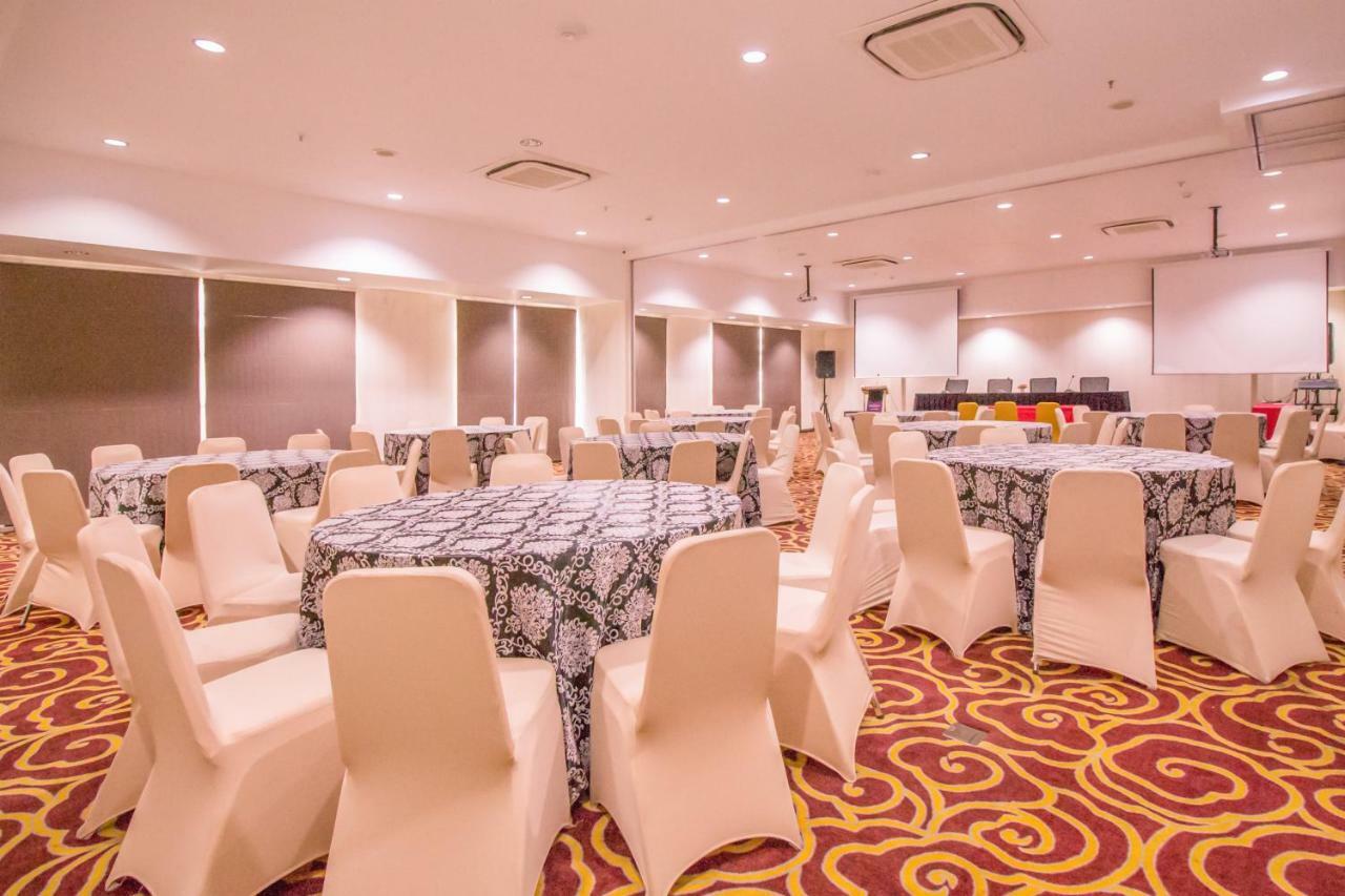 Mercure Pontianak City Center Exteriör bild