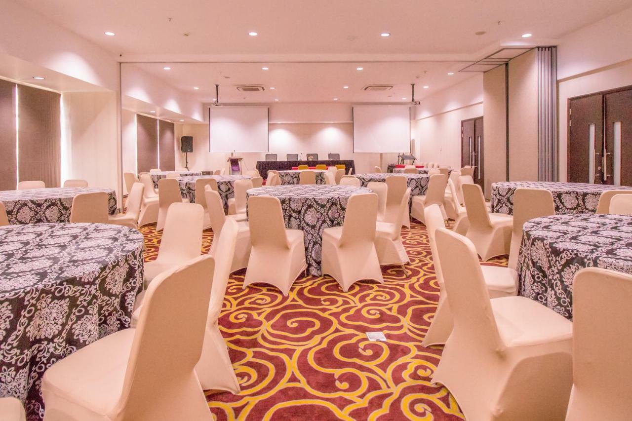 Mercure Pontianak City Center Exteriör bild